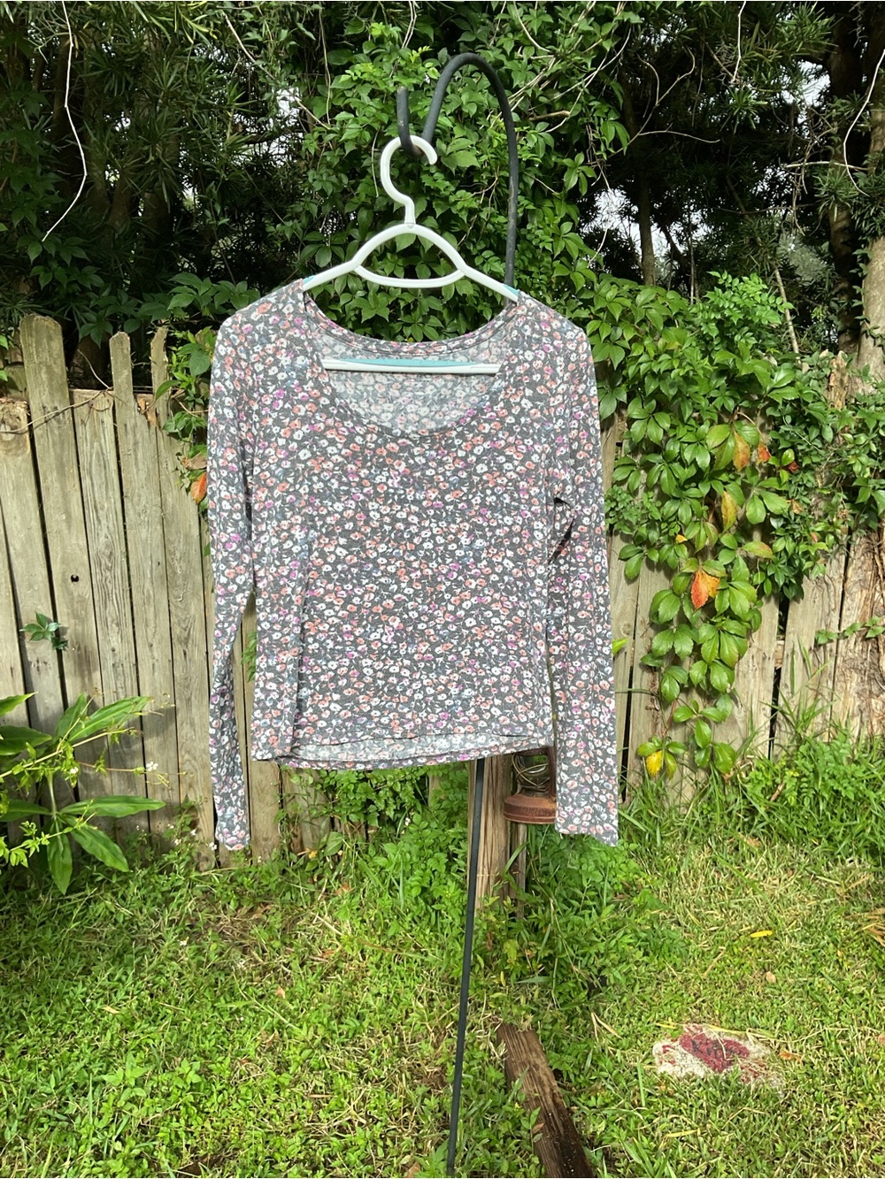 Mudd Gray Long-Sleeve Scoop Neck Top with Pink & White Floral